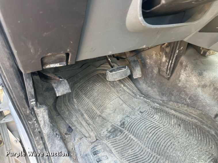 image for item EB2723 2011 Ford F550 Super Duty flatbed truck