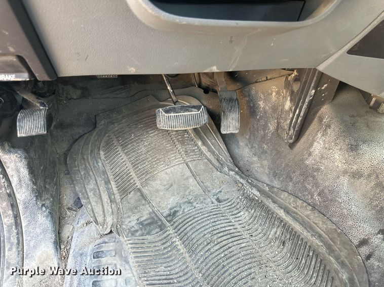 image for item EB2723 2011 Ford F550 Super Duty flatbed truck