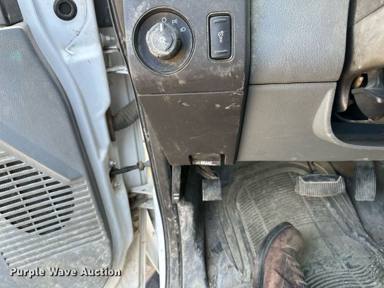 image for item EB2723 2011 Ford F550 Super Duty flatbed truck