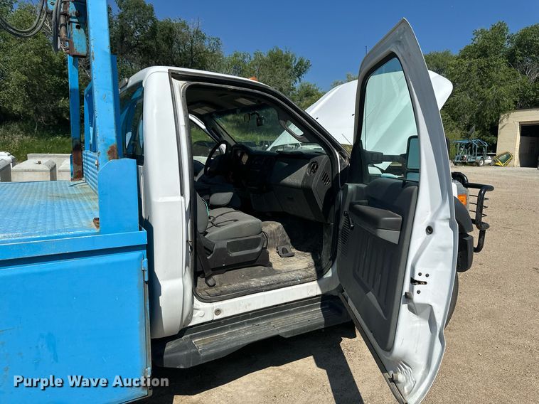 image for item EB2723 2011 Ford F550 Super Duty flatbed truck