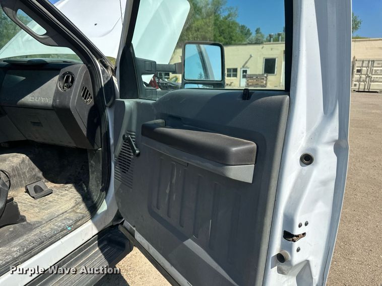 image for item EB2723 2011 Ford F550 Super Duty flatbed truck