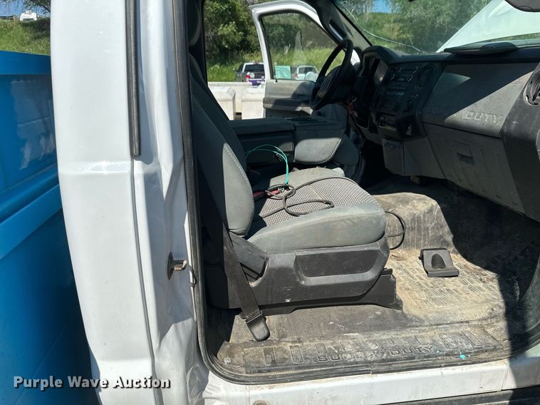 image for item EB2723 2011 Ford F550 Super Duty flatbed truck