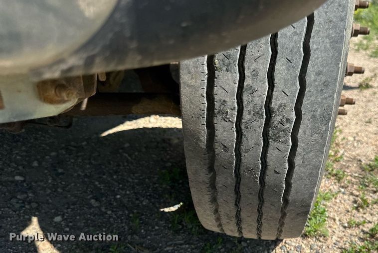 image for item EB2723 2011 Ford F550 Super Duty flatbed truck