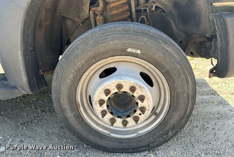 image for item EB2723 2011 Ford F550 Super Duty flatbed truck