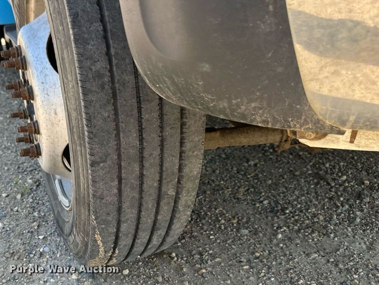 image for item EB2723 2011 Ford F550 Super Duty flatbed truck