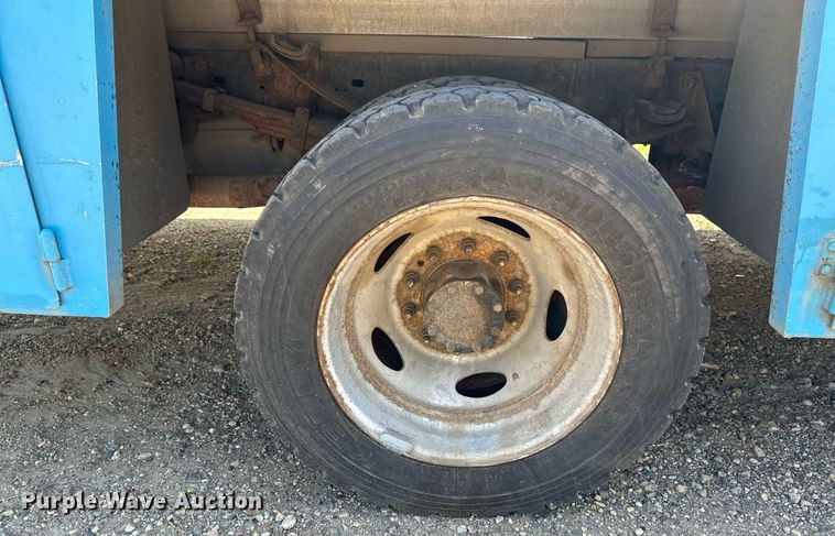 image for item EB2723 2011 Ford F550 Super Duty flatbed truck