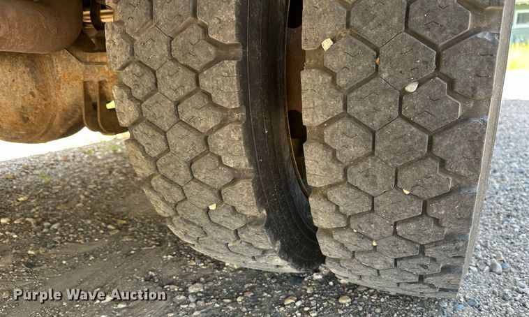 image for item EB2723 2011 Ford F550 Super Duty flatbed truck