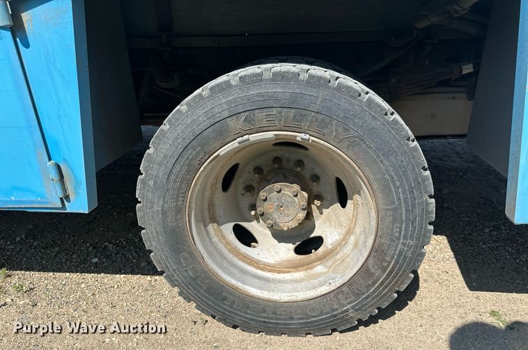 image for item EB2723 2011 Ford F550 Super Duty flatbed truck