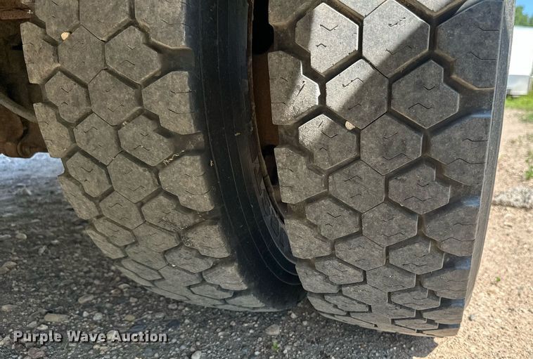 image for item EB2723 2011 Ford F550 Super Duty flatbed truck