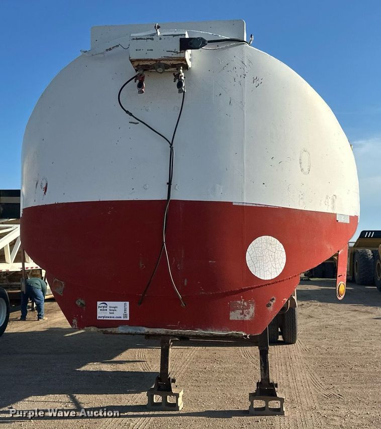 image for item EB2725 1957 Fruehauf tank trailer