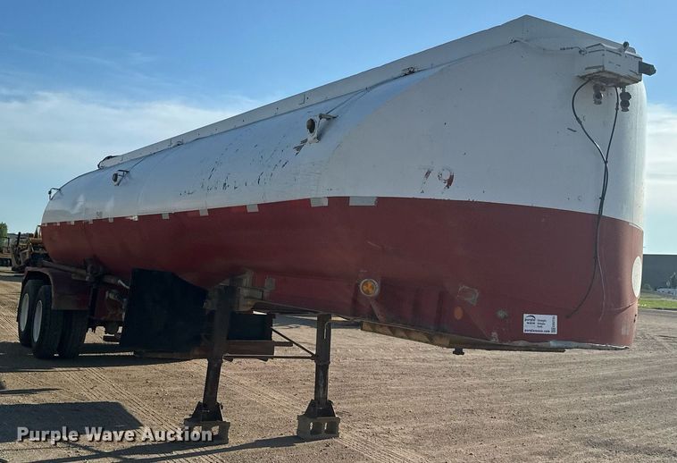 image for item EB2725 1957 Fruehauf tank trailer