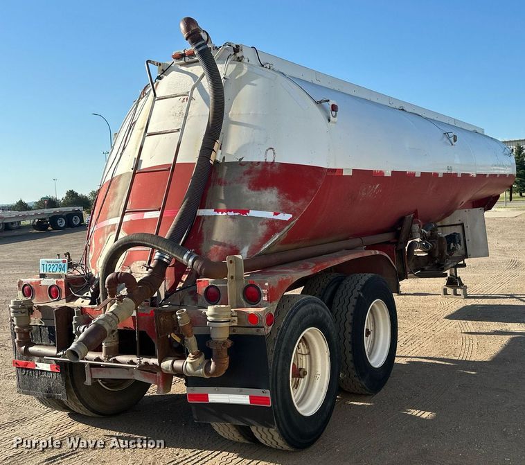 image for item EB2725 1957 Fruehauf tank trailer