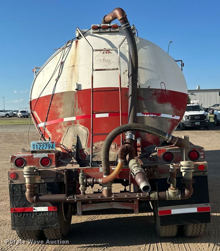 image for item EB2725 1957 Fruehauf tank trailer