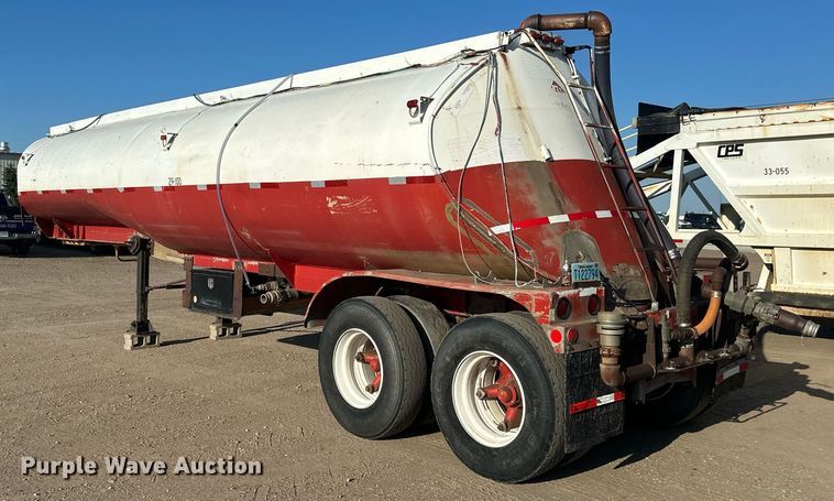 image for item EB2725 1957 Fruehauf tank trailer