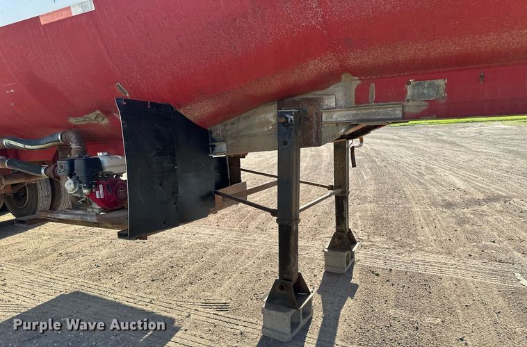 image for item EB2725 1957 Fruehauf tank trailer