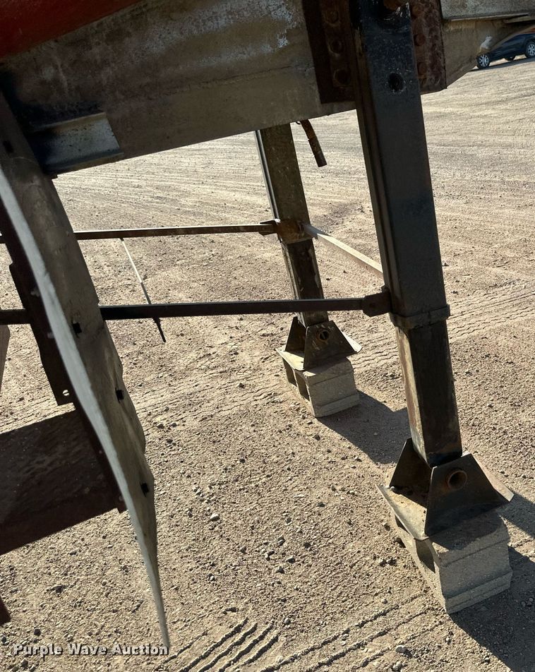 image for item EB2725 1957 Fruehauf tank trailer