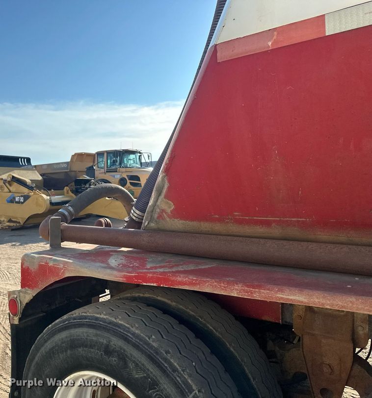 image for item EB2725 1957 Fruehauf tank trailer