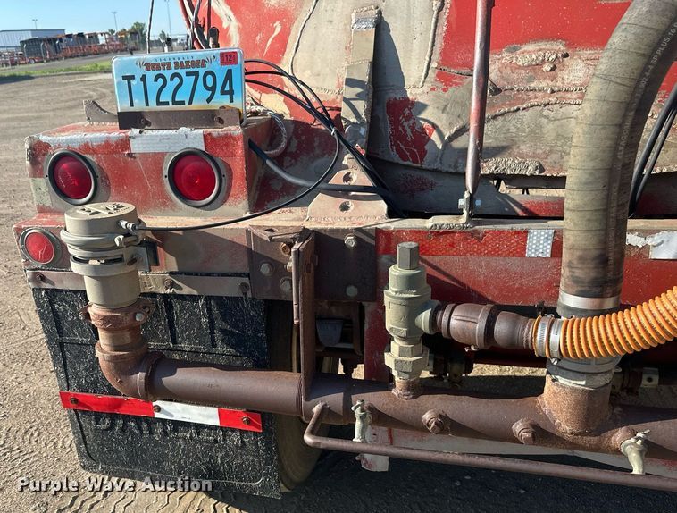 image for item EB2725 1957 Fruehauf tank trailer