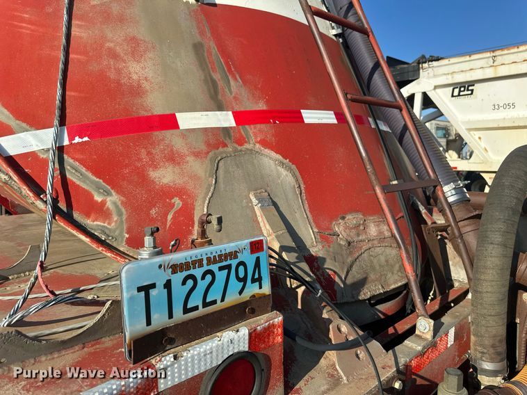 image for item EB2725 1957 Fruehauf tank trailer