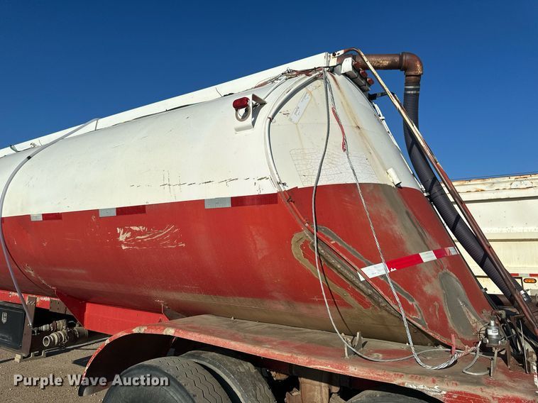 image for item EB2725 1957 Fruehauf tank trailer