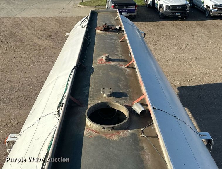 image for item EB2725 1957 Fruehauf tank trailer