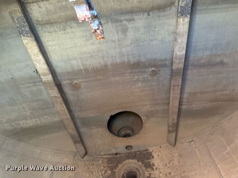 image for item EB2725 1957 Fruehauf tank trailer