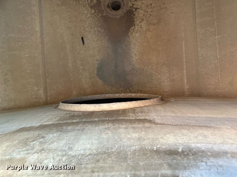 image for item EB2725 1957 Fruehauf tank trailer