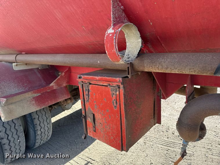 image for item EB2725 1957 Fruehauf tank trailer