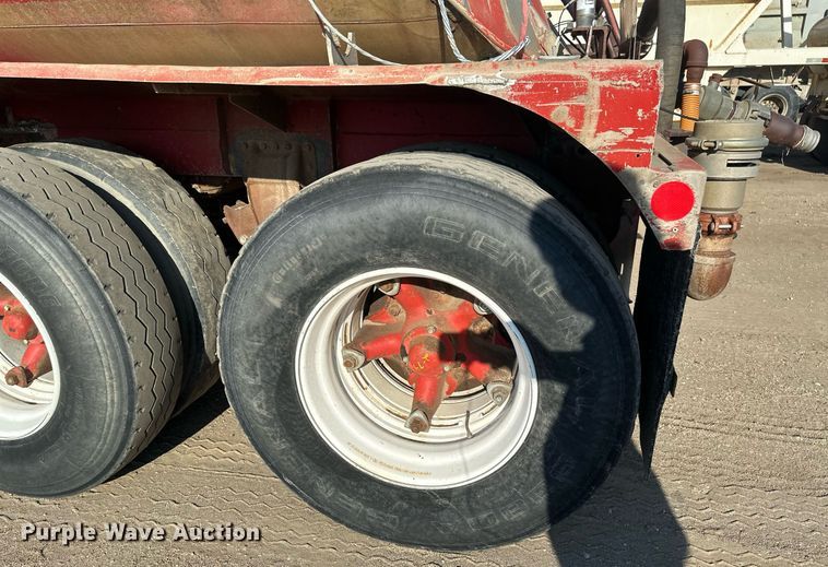 image for item EB2725 1957 Fruehauf tank trailer