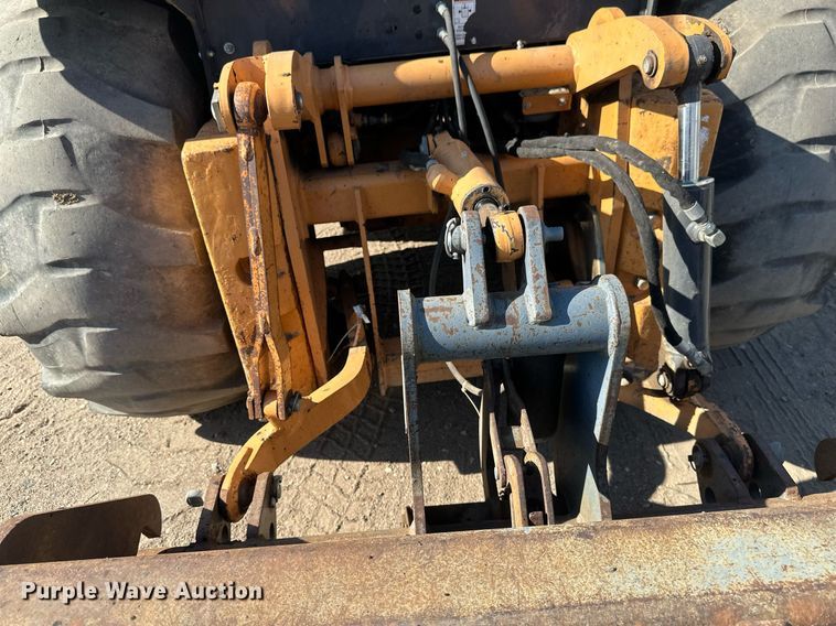 image for item EB2735 2007 Case 570MXT landscape tractor