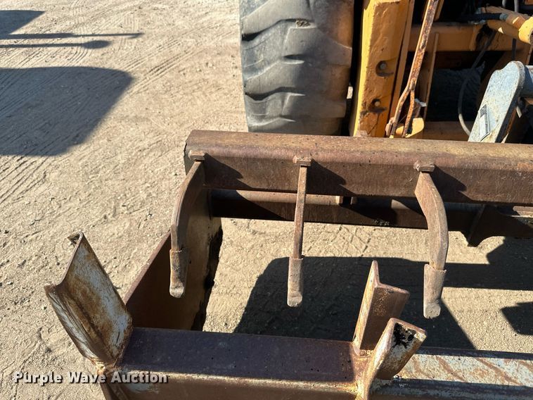 image for item EB2735 2007 Case 570MXT landscape tractor