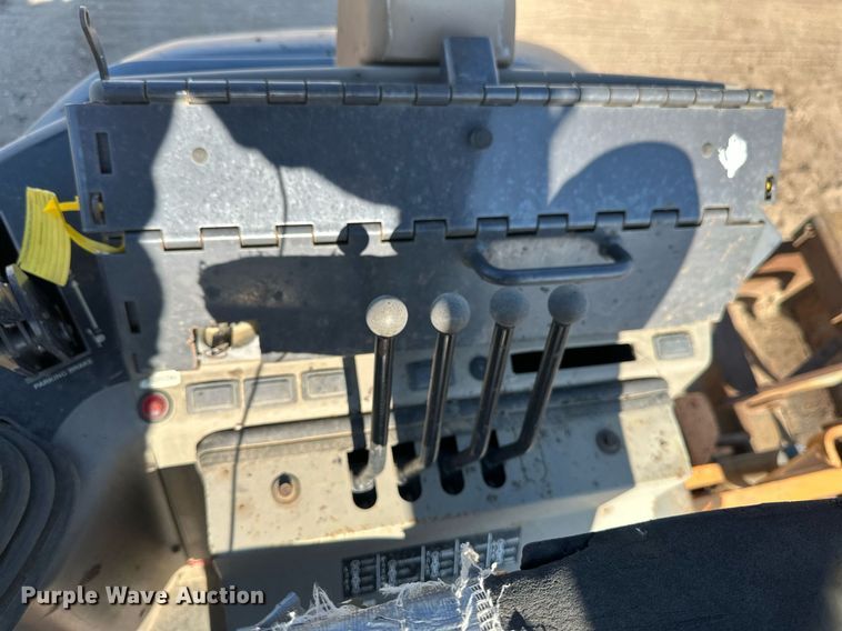 image for item EB2735 2007 Case 570MXT landscape tractor