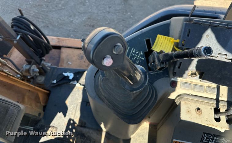 image for item EB2735 2007 Case 570MXT landscape tractor