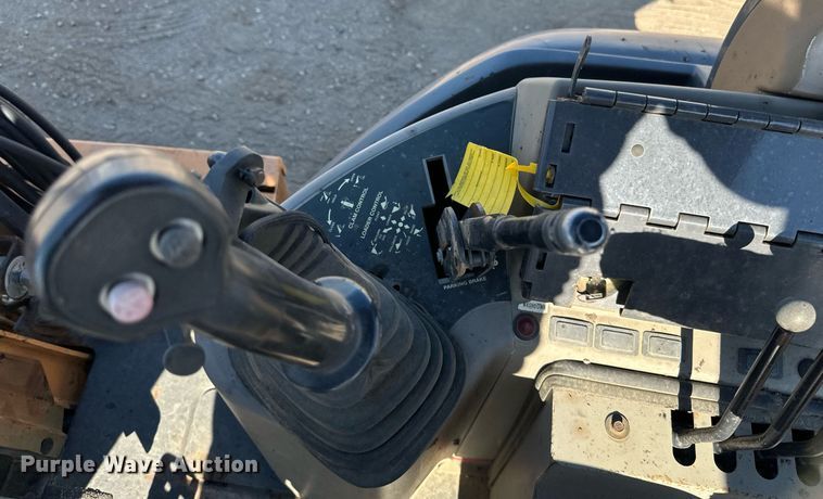 image for item EB2735 2007 Case 570MXT landscape tractor