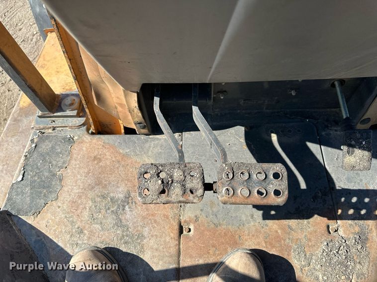 image for item EB2735 2007 Case 570MXT landscape tractor