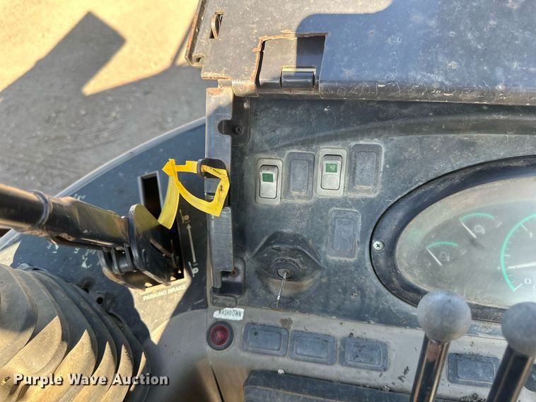 image for item EB2735 2007 Case 570MXT landscape tractor