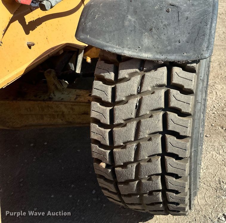 image for item EB2735 2007 Case 570MXT landscape tractor