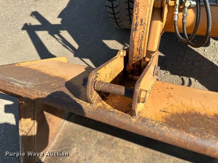 image for item EB2738 2005 Case 570MXT Turbo landscape tractor