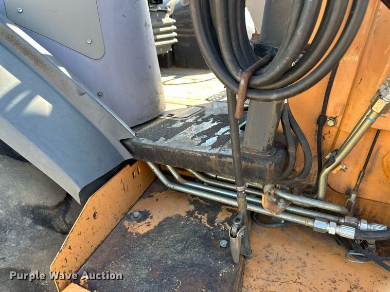 image for item EB2738 2005 Case 570MXT Turbo landscape tractor