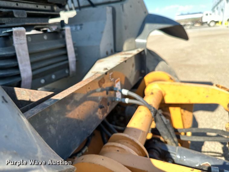 image for item EB2738 2005 Case 570MXT Turbo landscape tractor