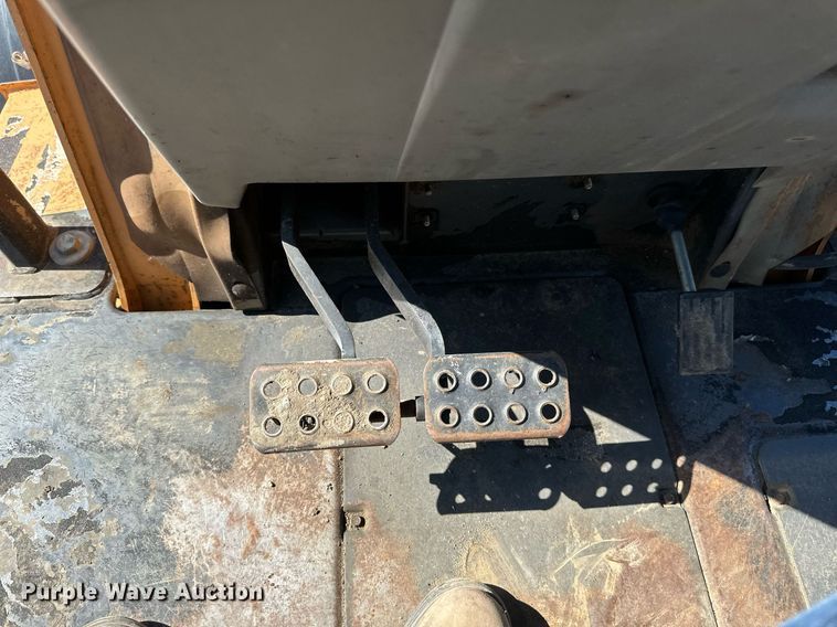 image for item EB2738 2005 Case 570MXT Turbo landscape tractor