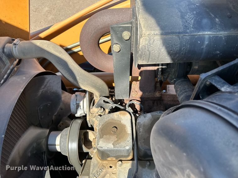 image for item EB2738 2005 Case 570MXT Turbo landscape tractor