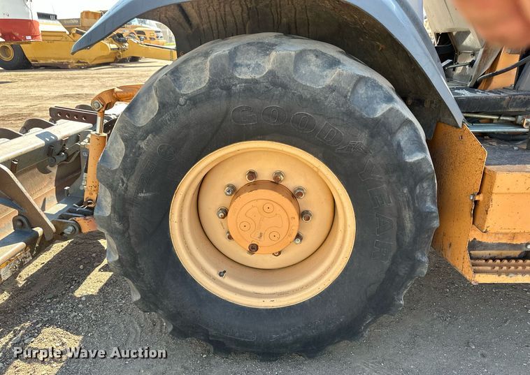 image for item EB2738 2005 Case 570MXT Turbo landscape tractor