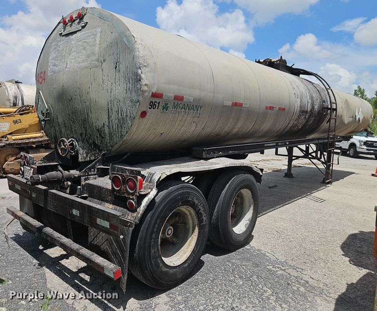 image for item EB8137 1974 TrailMobile asphalt distributor trailer