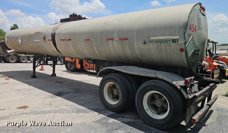 image for item EB8137 1974 TrailMobile asphalt distributor trailer