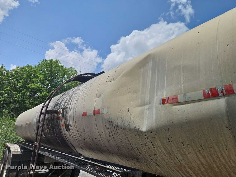 image for item EB8137 1974 TrailMobile asphalt distributor trailer