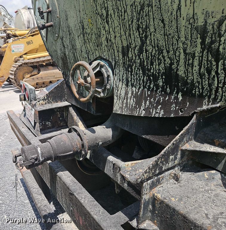 image for item EB8137 1974 TrailMobile asphalt distributor trailer