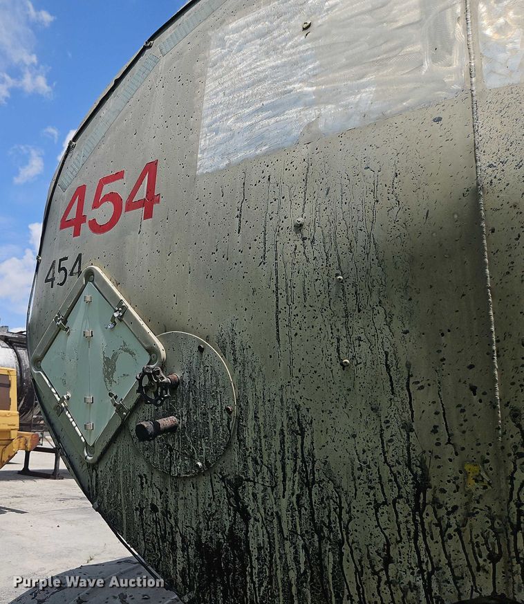 image for item EB8137 1974 TrailMobile asphalt distributor trailer