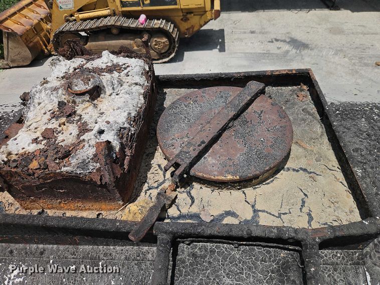 image for item EB8137 1974 TrailMobile asphalt distributor trailer