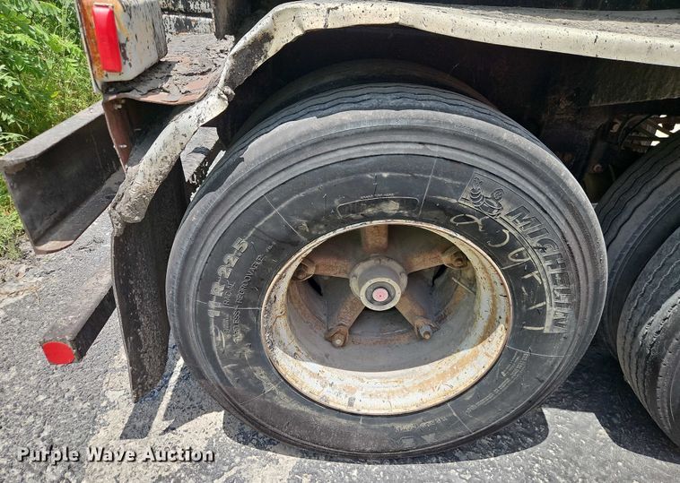 image for item EB8137 1974 TrailMobile asphalt distributor trailer